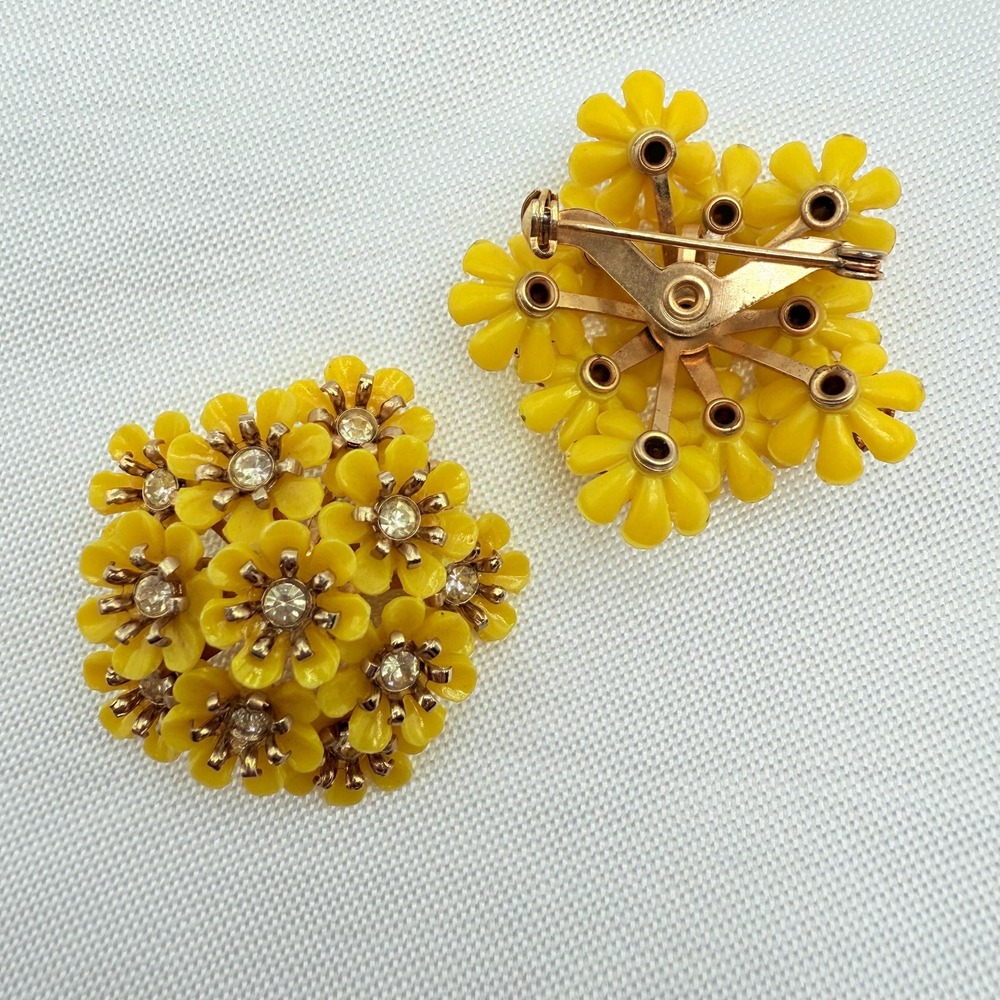 Vintage Set of 2 Retro Yellow Cluster Daisy Flower Power Brooches w/ Rhinestones